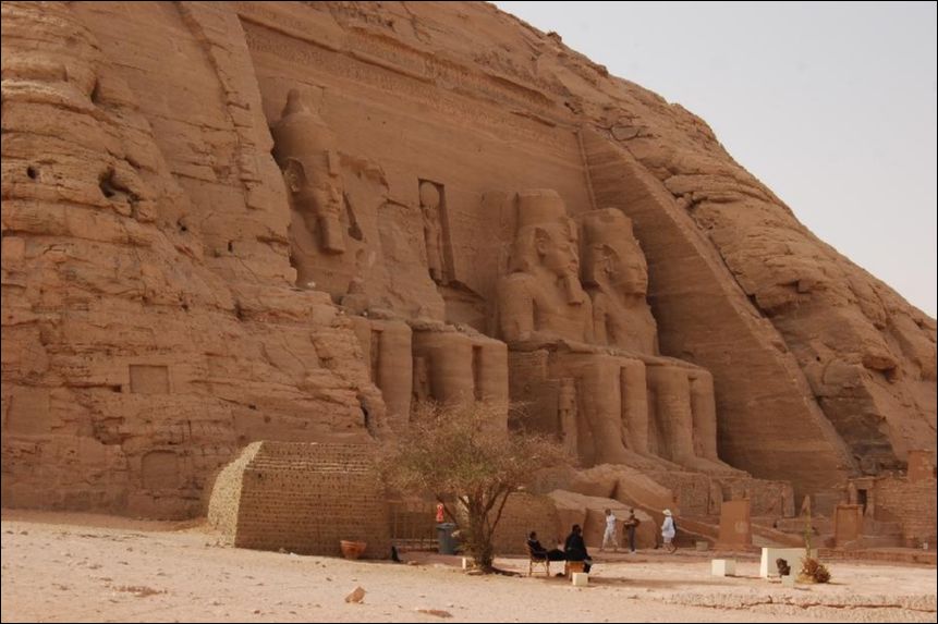 <i><b>Abu Simbel-067</b></i>